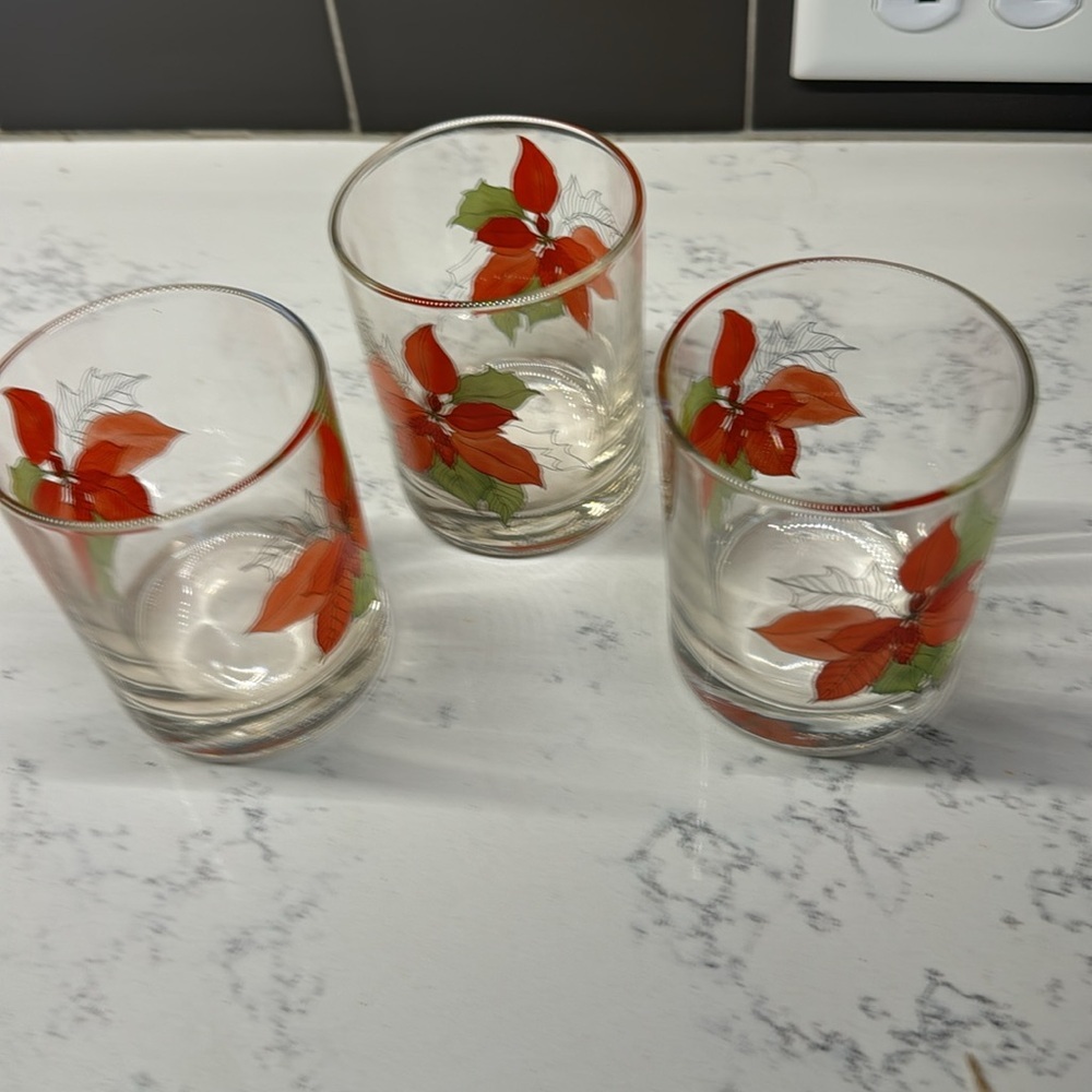 Vintage Christmas Poinsettia Glasses- Set of 3 tumbler
Glasses - Picture 6 of 6